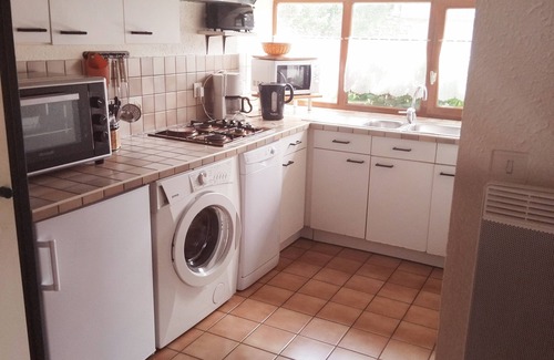 Berrien House | Quiet gîte for 4 people
