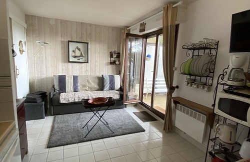 Trouville-sur-Mer Apartment | Quiet garden level, in Normandy residence, on the heights of Trouville￼