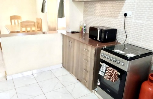 Juja House | Quiet Gated Getaway- Perfect for Business, Students and Vacationer Free WiFI.