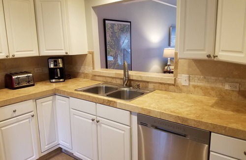 Palmetto Dunes Condo | Quiet getaway in Palmetto Dunes - 2BR/2BA Queens Grant Villa