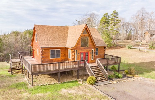 Tellico Plains Cabin | Quiet Getaway, August and End of Summer Dates Available!