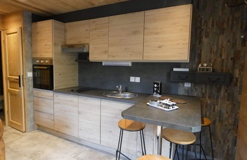 Thones Apartment | Quiet gite private jacuzzi wifi terrace near Lake Annecy pets welcome