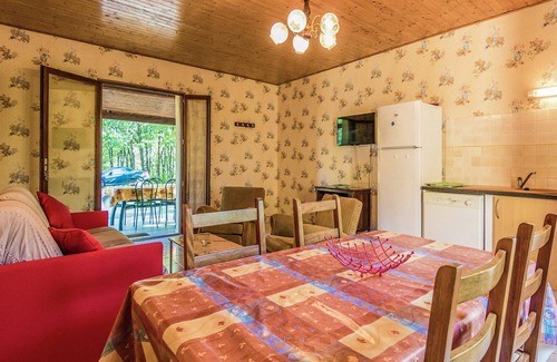 Salignac-Eyvignes House | Quiet holiday home with shared pool