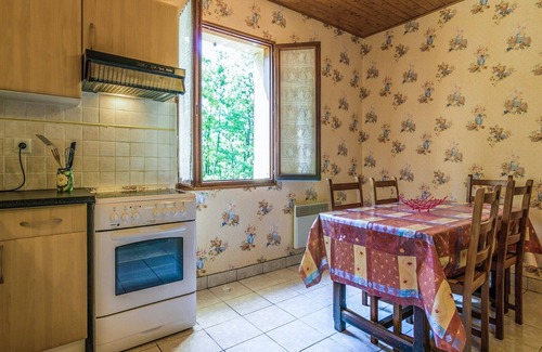 Salignac-Eyvignes House | Quiet holiday home with shared pool