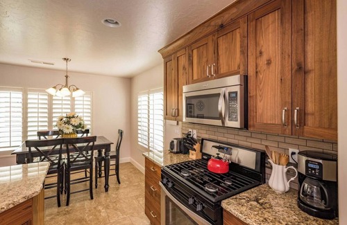 La Verkin House | Quiet Home Near Zion - Wifi - Self Checkin/Out - Outdoor Fire Pit & Grill