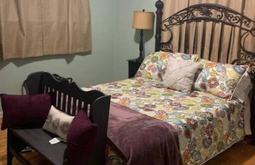 Saginaw House | Quiet home three bedroom home in peaceful neighborhood