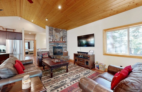 Truckee House | Quiet home with hot tub, grill, & fireplace - near bike path & pool