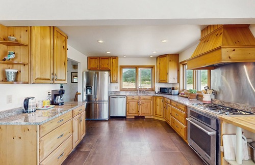 Durango House | Quiet home with stunning mountain views, pool table, WiFi, W/D & great location