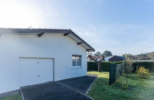 Mimizan House | Quiet house for 3 near lake & ocean, terrace & BBQ