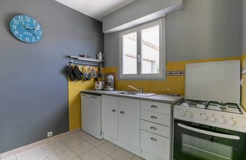 Le Chateau-d'Oleron House | Quiet house with garden