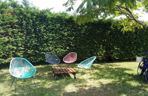 Le Chateau-d'Oleron House | Quiet house with garden
