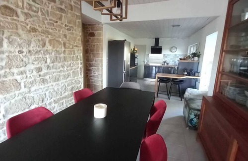 Exoudun Villa | Quiet house with swimming pool, 1 hour from La Rochelle, Futuroscope, Puy du Fou