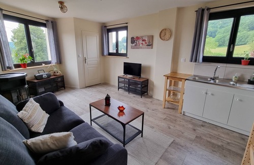 Menessaire House | Quiet house in the Morvan with beautiful view of the Château de Ménessaire.