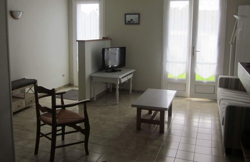 Les Portes-en-Re House | Quiet house on large fenced