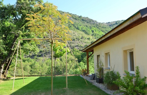 Rompon House | QUIET HOUSE WITH HILLSIDE VIEWS, LARGE TERRACE AND SWIMMING POOL