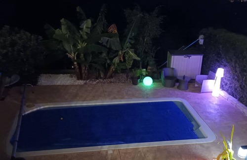 Saint-Denis House | Quiet house with swimming pool and garden 10 minutes from the city