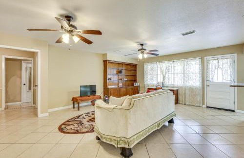 Central Southwest House | Quiet Houston Home with Porch - Near Park and Trails!