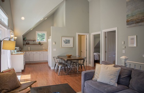 Rollingbay Cottage | Quiet island retreat - 1/4 mile from Fay Bainbridge Park