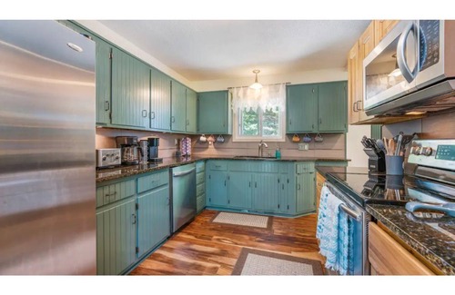 Linn Creek House | Quiet Lakefront - Hot Tub! H2O Toys! Pet Friendly!