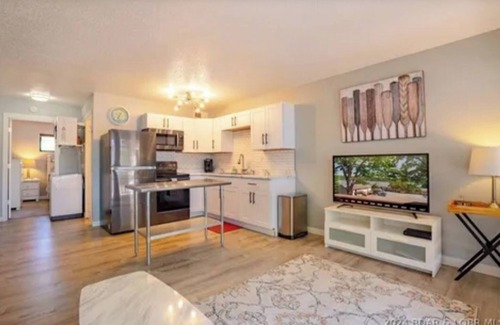 Osage Beach Condo | QUIET LAKEFRONT RESORT SUPER CLEAN CONDO 1 MILE FROM MARGARITAVILLE.