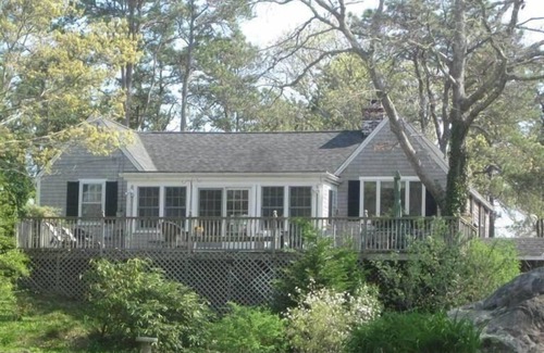 South Yarmouth House | Quiet Lakefront Retreat on Follin's Pond with access to Bass River and Beyond!