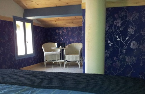 Montfermier House | Quiet large detached holiday home for 6 people with swimming pool