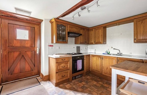 Llanfihangel Tal-y-llyn House | Quiet location, 4 bedroom, 4 bath, barn, six miles Brecon. Dog friendly.
