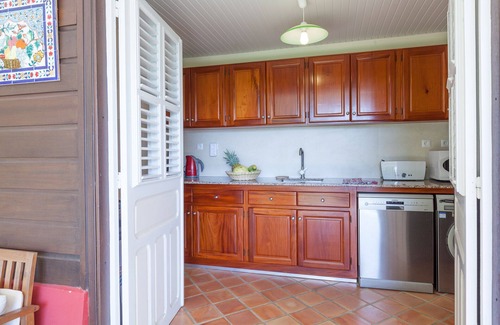 Le Robert House | Quiet lodge overlooking the sea