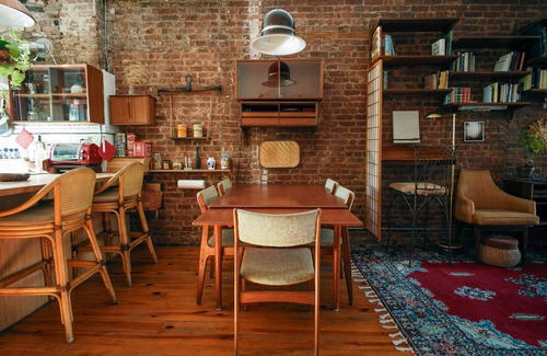 Williamsburg Apartment | Quiet Loft ~ Bedroom ~ 6 Windows ~ Home Theater ~ Williamsburg ~ Near Waterfront
