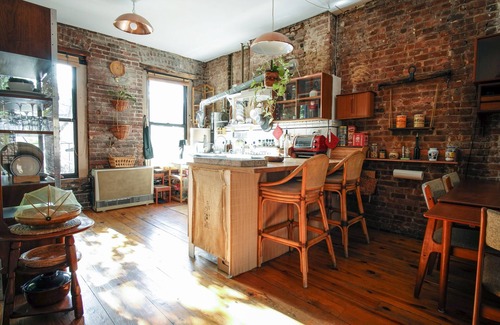 Williamsburg Apartment | Quiet Loft ~ Bedroom ~ 6 Windows ~ Home Theater ~ Williamsburg ~ Near Waterfront