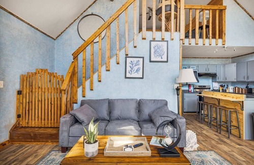 Basye Ski Chalet | Quiet Loft Chalet near Bryce w/Hot Tub & Fire Pit