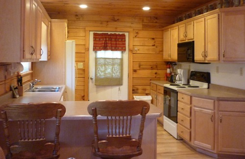 Whittier Cabin | Quiet log cabin next to Cherokee and Smoky Mnt Nat'l Park