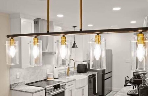 Oakton House | Quiet Luxury Home - Modern - King - 20 Min from DC
