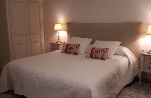 La Mole Apartment | Quiet Mazet in the heart of the vines. Swimming pool.