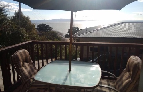Ngarimu Bay Apartment | Quiet modern apartment with stunning coastal views