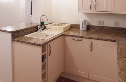 Carshalton South and Clockhouse Apartment | Quiet modern apartment near to Sutton and trains for Central London
