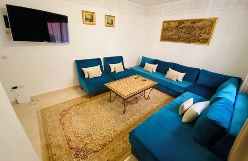 Mouassine Apartment | Quiet modern apartment in Guéliz with parking and wifi