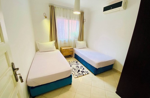 Mouassine Apartment | Quiet modern apartment in Guéliz with parking and wifi