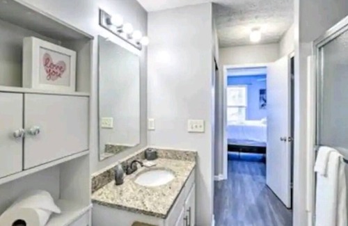 Northeast Columbus House | Quiet neighborhood, 10min to airport, 5min to Easton mall. Nonsmokers only