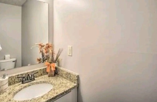 Northeast Columbus House | Quiet neighborhood, 10min to airport, 5min to Easton mall. Nonsmokers only