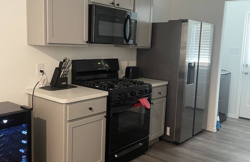 Porter House | Quiet new construction home on culdesac street