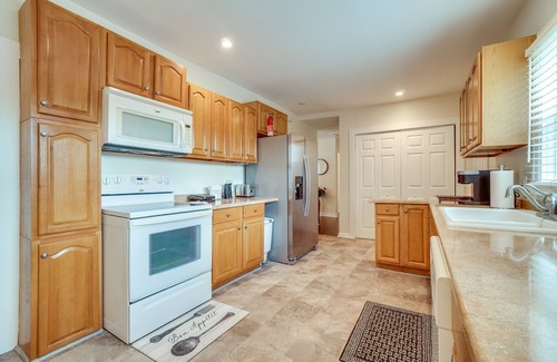 Lakewood House | Quiet Old Hickory Home Rental w/Deck