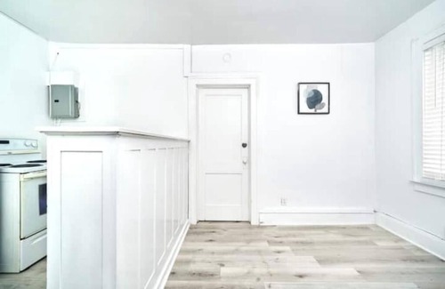 Bridgeview Apartment | Quiet One Bedroom Apartment within walking distance of the University