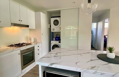 Mona Vale House | Quiet Park Retreat MonaValeBeach