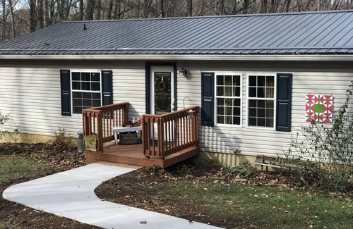 Ironto House | Quiet & Peaceful 3 Bedroom Home Among The Trees