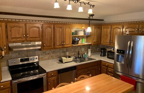 Guntersville House | QUIET PRIVATE BLUFF TOP HIDEAWAY, CLOSE TO EVERYTHING
