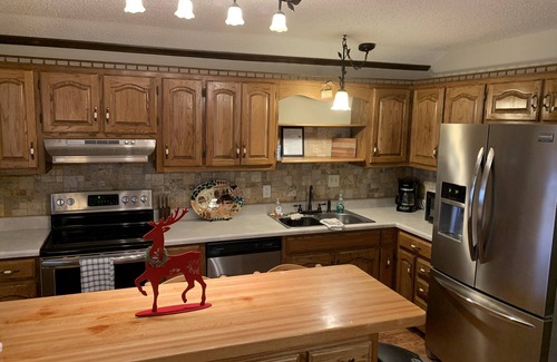 Guntersville House | QUIET PRIVATE BLUFF TOP HIDEAWAY, CLOSE TO EVERYTHING