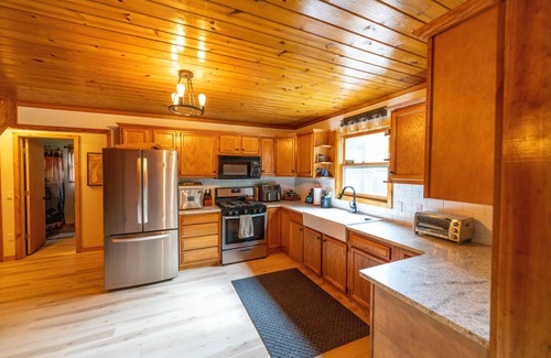 Wellston House | Quiet Private Cabin in the woods near fishing, hiking, skiing,ORV,snow trails