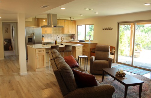 Clinton Apartment | Quiet, Private, Clean, Spectacular View