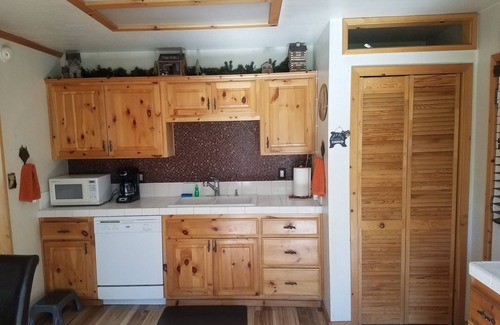 Big Bear City Cabin | Quiet, Private Log Cabin, Perfect for Romantic Couples or Small Families!